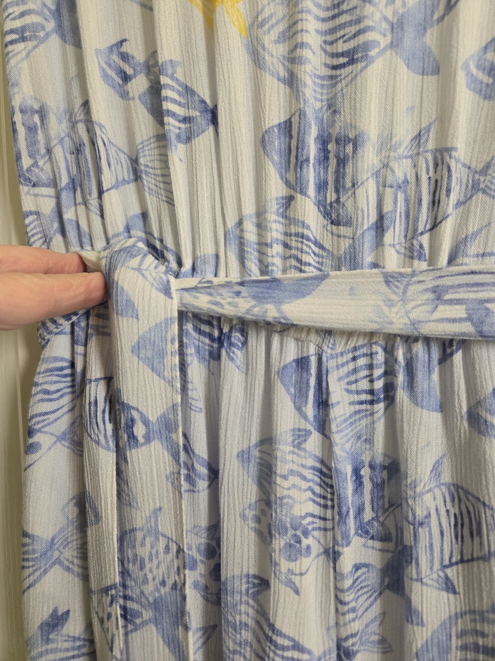 Sleeveless Blue & White Fish-Print V-Neck Jumpsuit with Tie Waist - Picture 3 of 16
